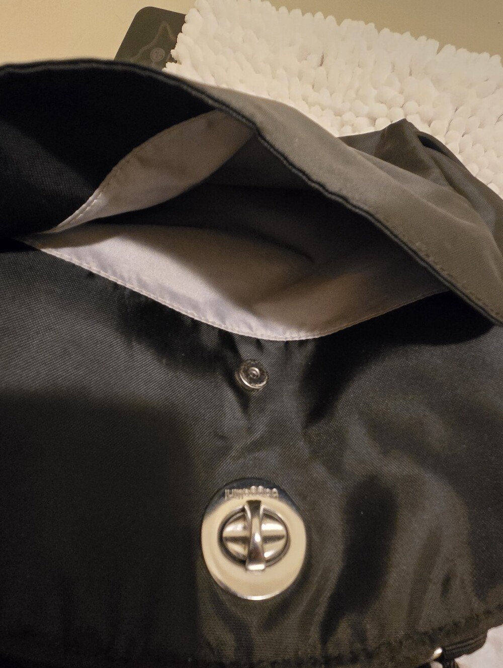 Black Baggallini Backpack Bag with Silver Turn-Lock Closure - Picture 9 of 12
